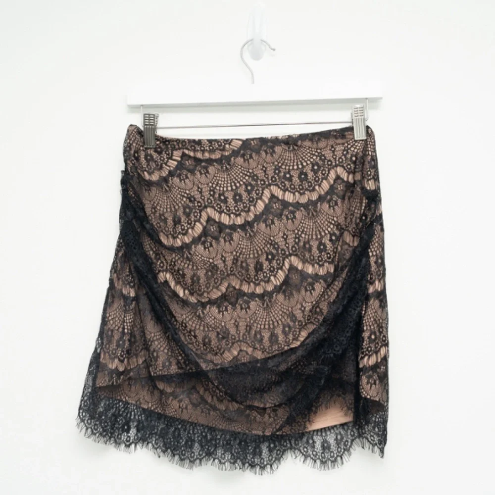 Free People.‎ Zoey lace mini skirt. - Picture 7 of 10